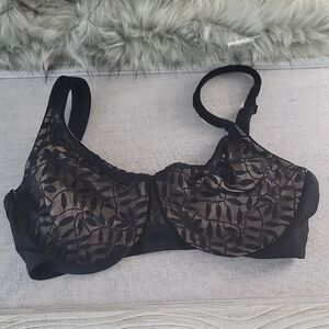 Pre owned, Olga by Warner's Black Bra with Leaf Pattern